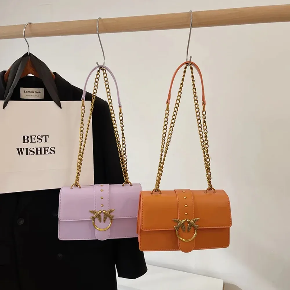 nouveau sac bandoulière chaîne pour femme, sac à l'épaule sous le bras style européen et américain, petit sac carré vintage avec décorations métalliques pour le quotidien