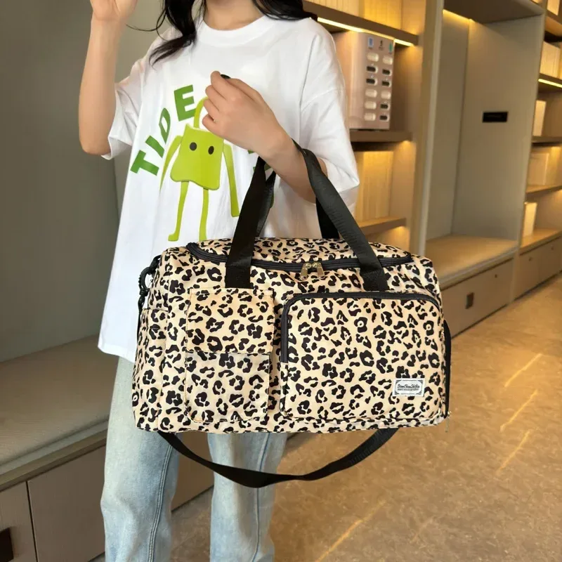 sac polochon de voyage de grande capacité pour femmes, sac à main léopard zèbre camouflage pour femmes, sac à bandoulière de séparation sèche et humide pour fitness