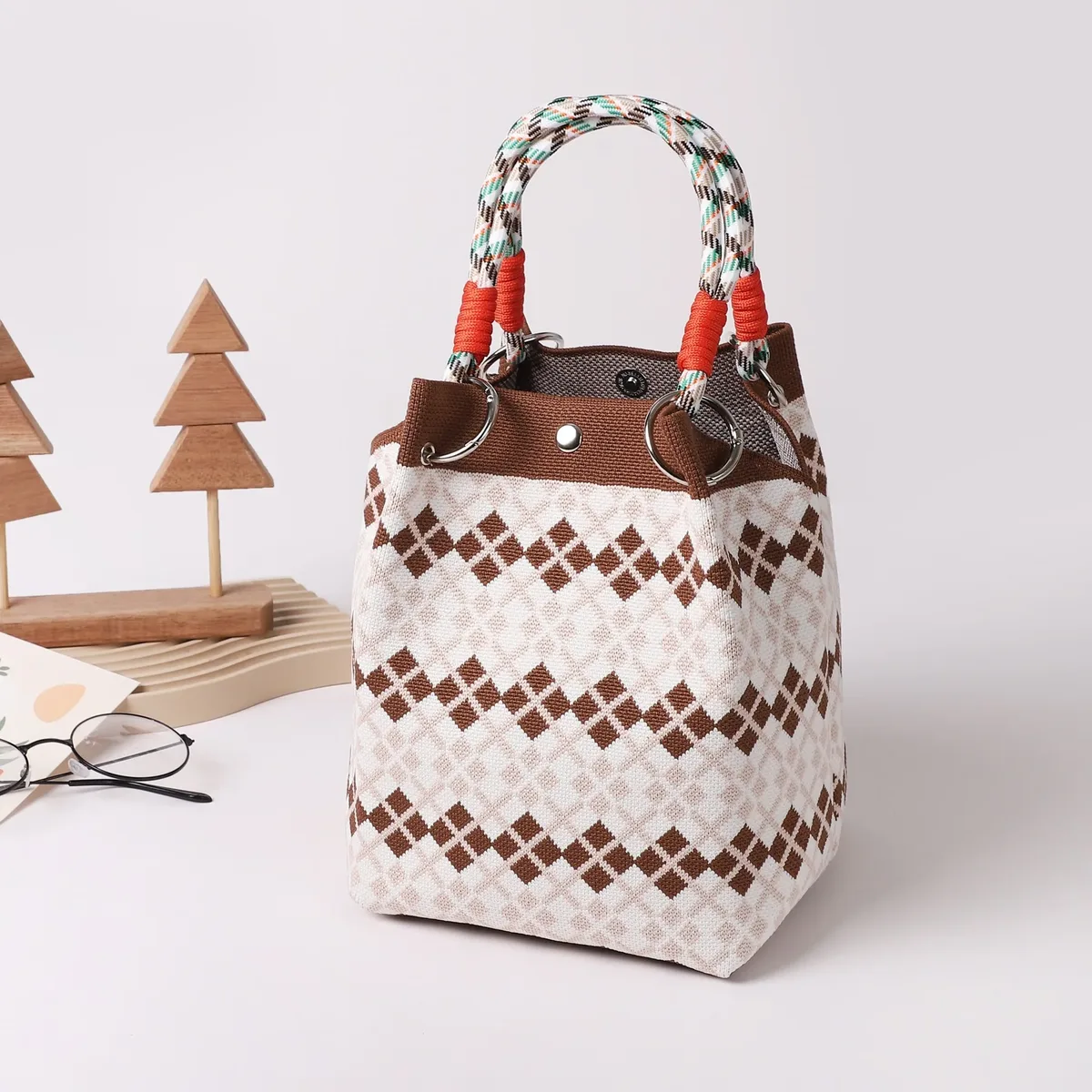 mini sac fourre-tout géométrique pour femme, noir et ivoire, sac à main graphique avec poignée anneau, sac compact pour tenues de style coréen