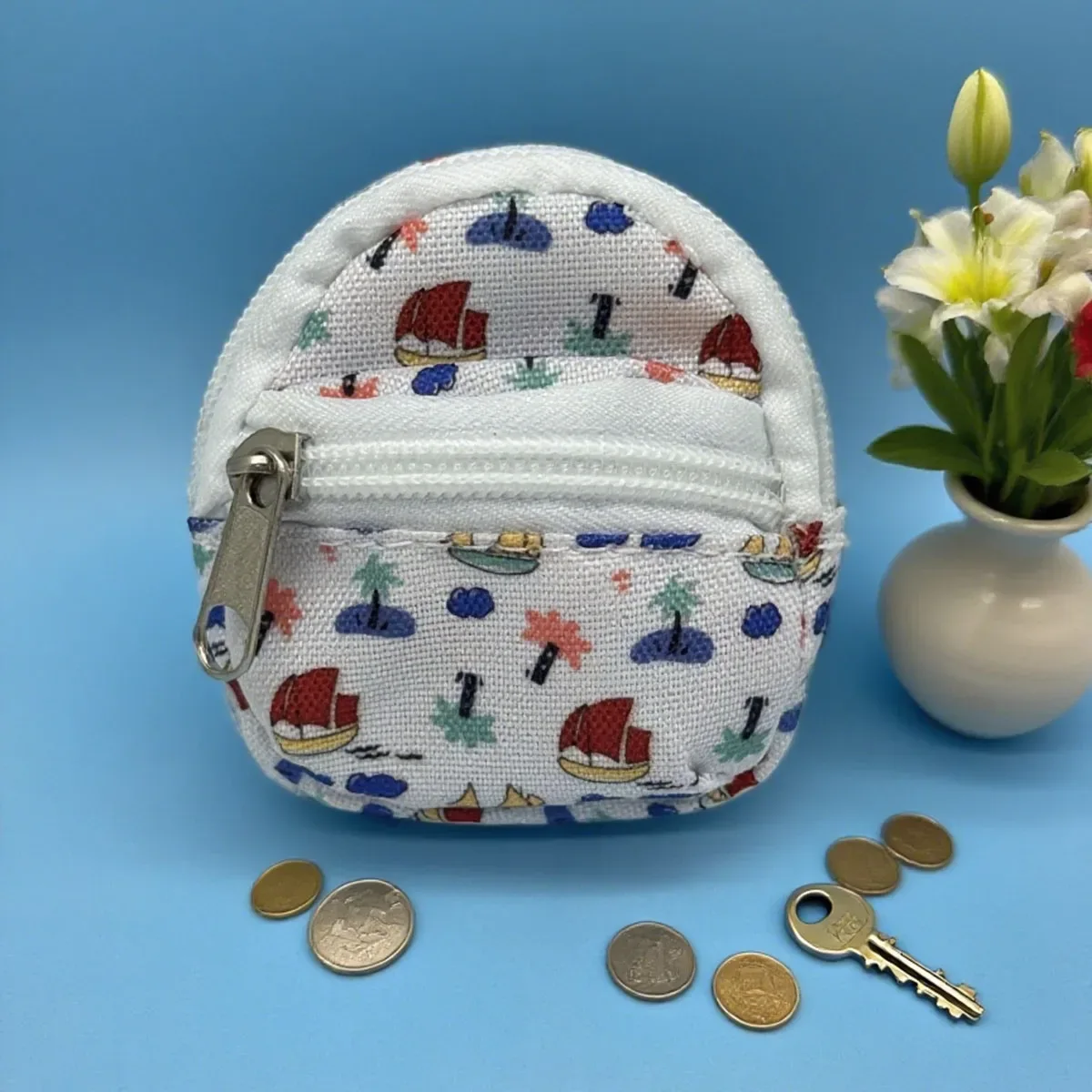 sac dos nylon petit format ovale fermeture glissière poche latérale double épaule poches latérales couleur vivante usage voyage