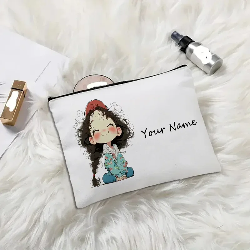 trousse de maquillage personnalisée en toile avec nom, pochette cosmétique imprimée fille cartoon, organisateur de voyage personnalisé à fermeture éclair pour femme, idéal cadeau