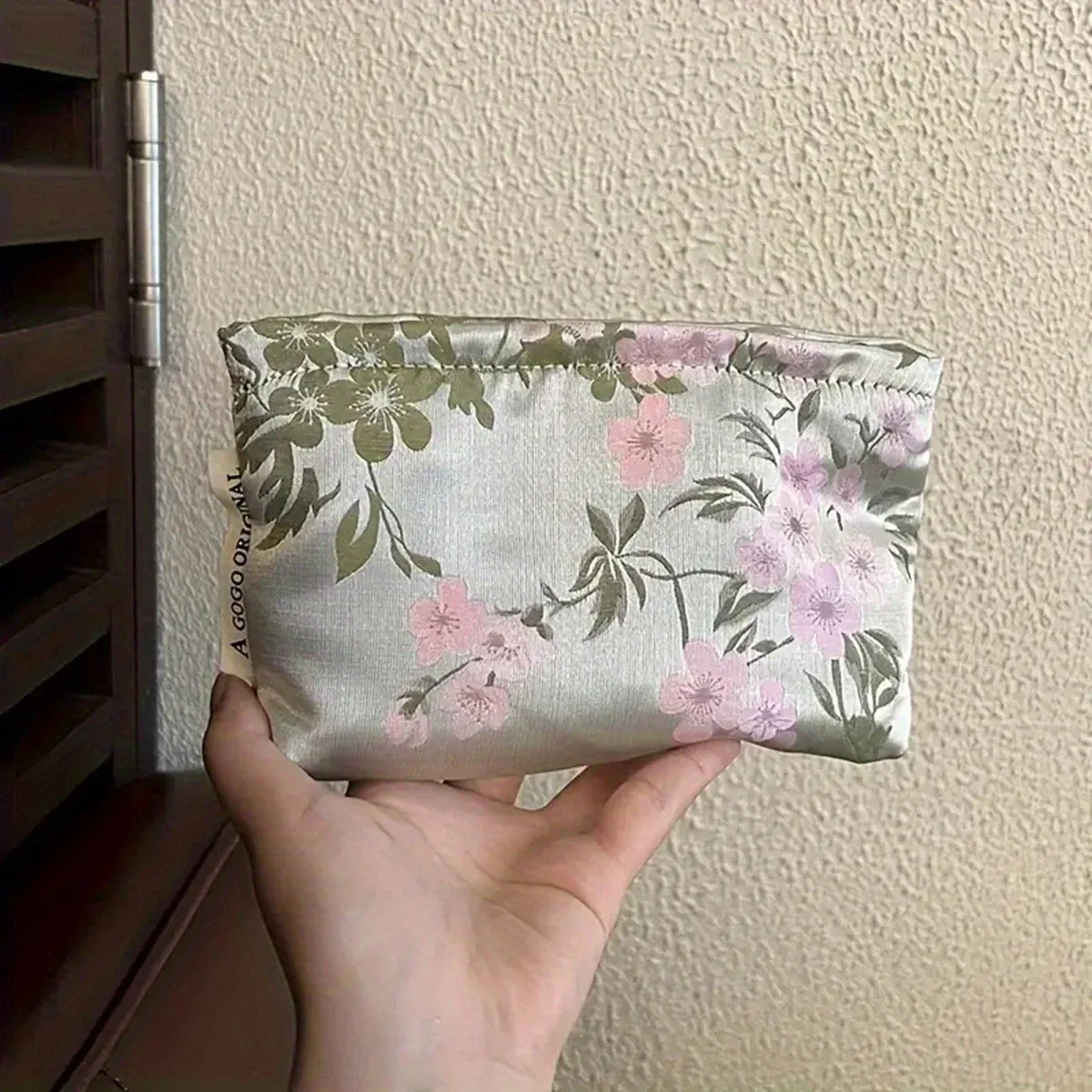 trousse de maquillage en satin de style chinois, sac de rangement pour produits de soin de la peau, sac pour papiers d'identité, trousse de toilette, trousse de maquillage à main, 1 pièce