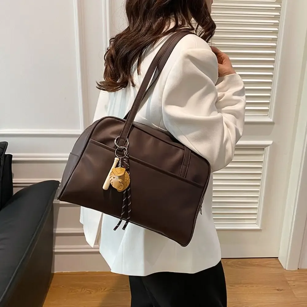 nouveau sac à bandoulière en cuir pu grande capacité avec pendentif sacs à bandoulière sac fourre-tout femmes