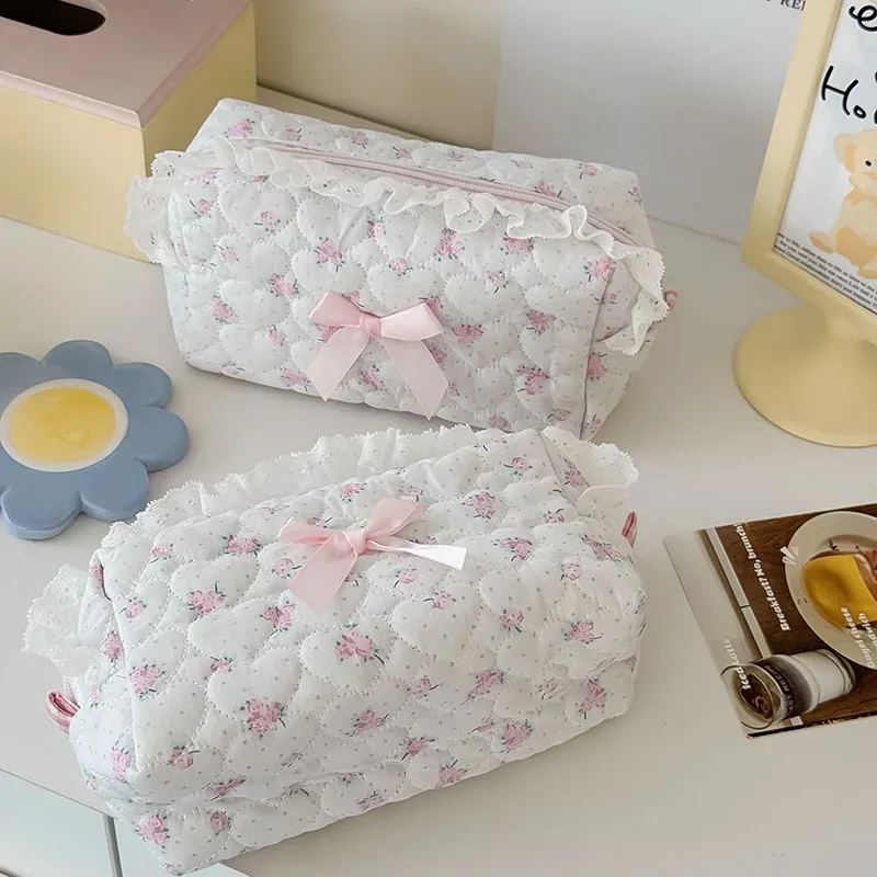 sac de rangement de cosmétiques en forme de cœur rose, pochette de maquillage esthétique mignonne avec garniture en dentelle, sacs de rangement de cosmétiques vintage de grande capacité