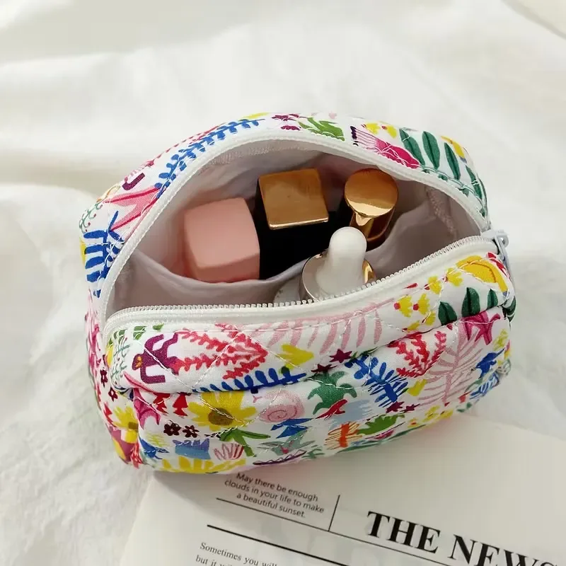 sac de rangement matelassé à motif forêt tropicale, tendance et éclatant, porte-monnaie carré portable, petite trousse de maquillage pour femmes, trousse de maquillage de voyage pliable, sac de rangement carré, peut contenir des écouteurs et des chargeurs, convient aux femmes.