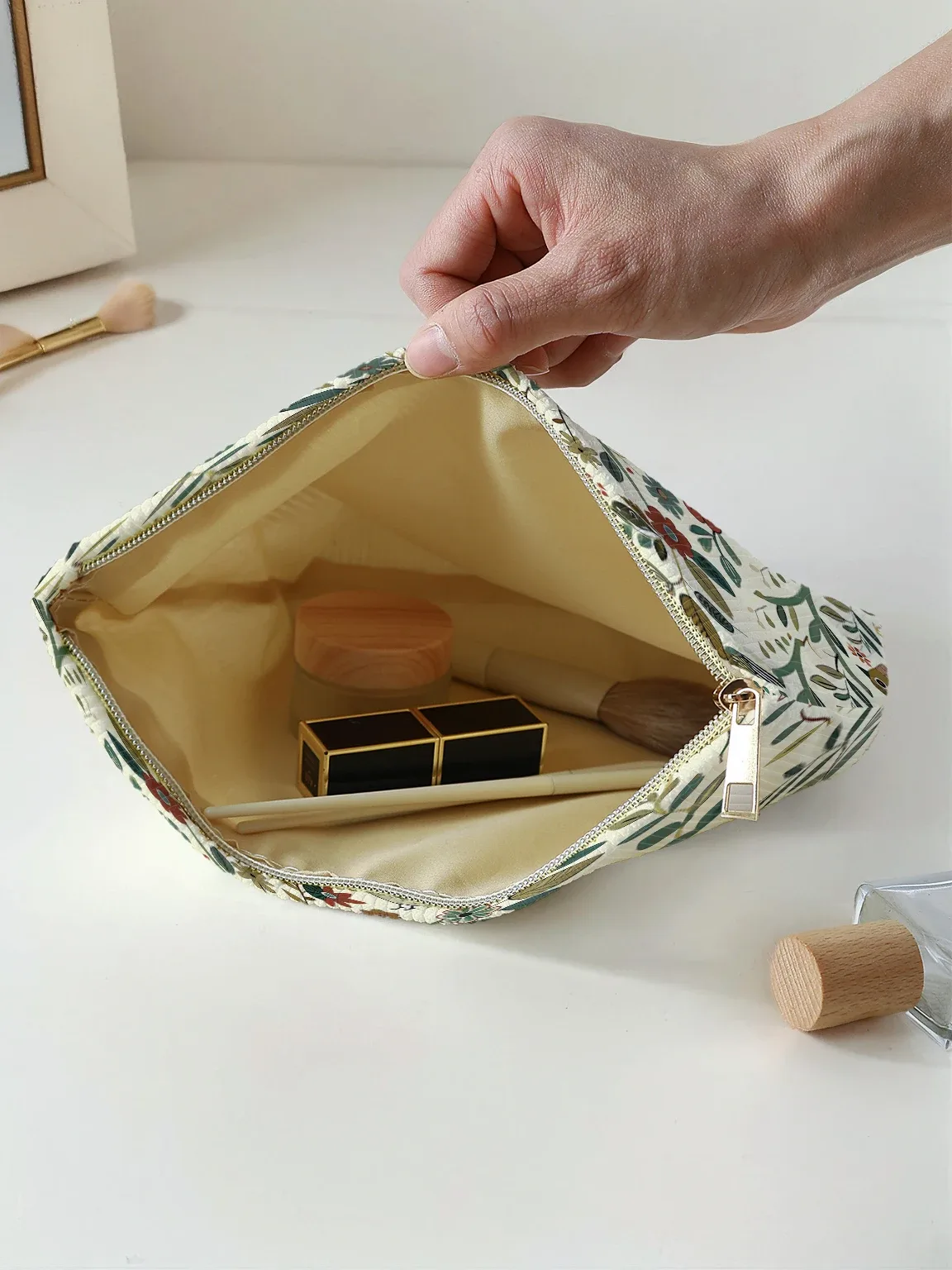 1 pièce, trousse de maquillage en velours côtelé avec motif d'oiseaux et de branches, légère et multifonctionnelle pour le rangement des cosmétiques.