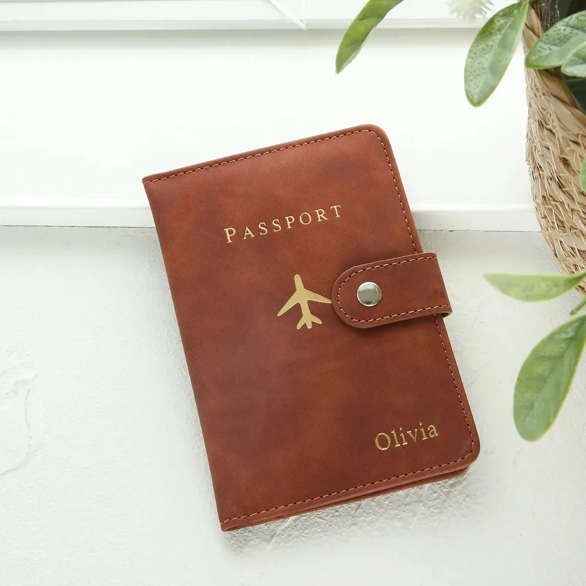 housse de passeport personnalisée avec texte doré, portefeuille chic à boucle pour homme et femme, estampage à chaud du nom, porte-passeport pour les voyages